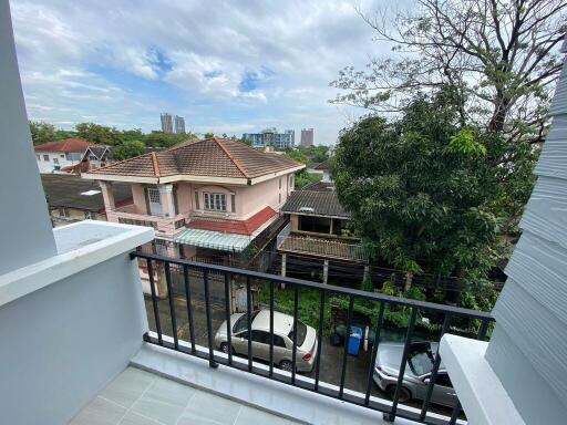 83 Sqm., 3 Beds, 2 Baths Townhouse listed for ฿ 3,570,000.