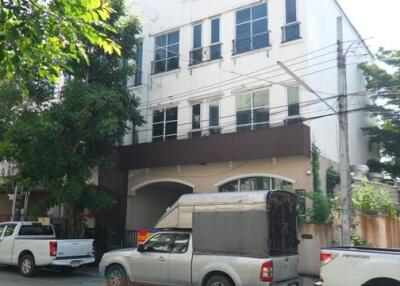 64 Sqm., 2 Beds, 3 Baths Townhouse listed for ฿ 3,570,000.