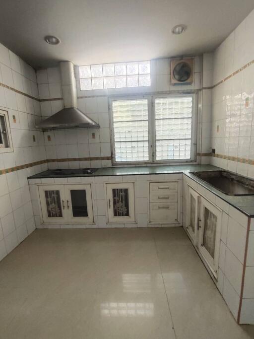 96 Sqm., 2 Beds, 1 Bath Townhouse listed for ฿ 3,000,000.
