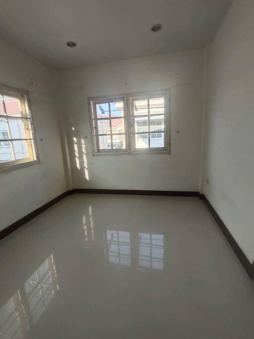 96 Sqm., 2 Beds, 1 Bath Townhouse listed for ฿ 3,000,000.