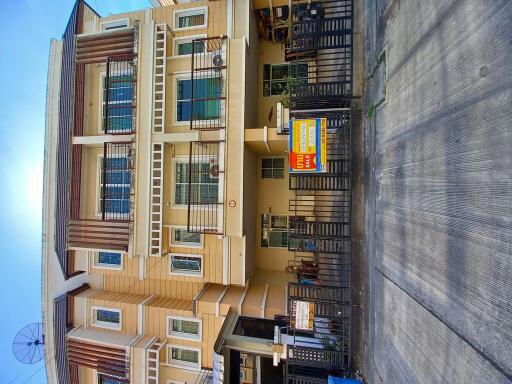 87 Sqm., 3 Beds, 2 Baths Townhouse listed for ฿ 3,465,000.