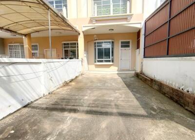 120 Sqm., 3 Beds, 3 Baths Townhouse listed for ฿ 2,800,000.