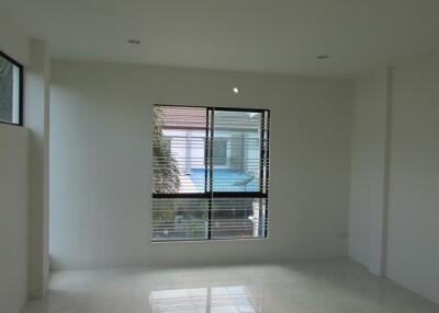 120 Sqm., 2 Beds, 2 Baths Townhouse listed for ฿ 3,360,000.