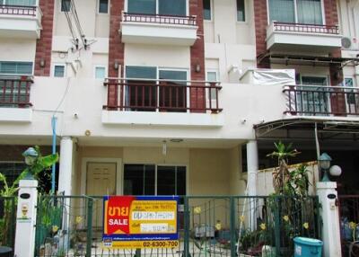 88 Sqm., 3 Beds, 2 Baths Townhouse listed for ฿ 3,360,000.