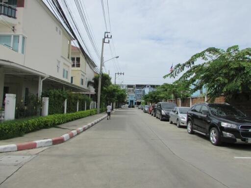 88 Sqm., 3 Beds, 2 Baths Townhouse listed for ฿ 3,360,000.