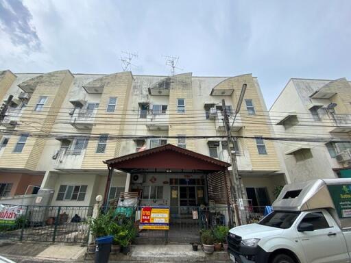 96 Sqm., 3 Beds, 2 Baths Townhouse listed for ฿ 3,360,000.