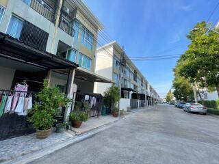 77 Sqm., 3 Beds, 2 Baths Townhouse listed for ฿ 3,360,000.