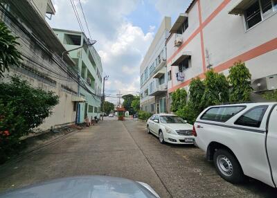 96 Sqm., 3 Beds, 2 Baths Townhouse listed for ฿ 3,360,000.