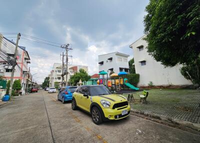 96 Sqm., 3 Beds, 2 Baths Townhouse listed for ฿ 3,360,000.