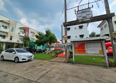 96 Sqm., 3 Beds, 2 Baths Townhouse listed for ฿ 3,360,000.