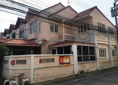 128 Sqm., 2 Beds, 1 Bath Townhouse listed for ฿ 3,360,000.