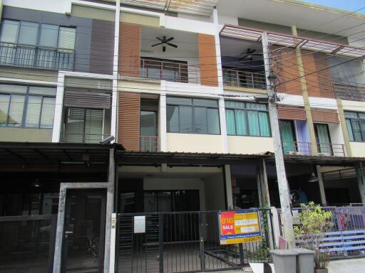 70 Sqm., 3 Beds, 2 Baths Townhouse listed for ฿ 3,360,000.