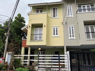 112 Sqm., 3 Beds, 2 Baths Townhouse listed for ฿ 3,360,000.