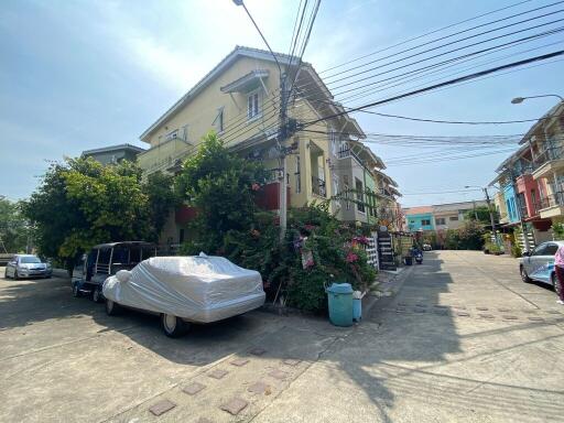 112 Sqm., 3 Beds, 2 Baths Townhouse listed for ฿ 3,360,000.