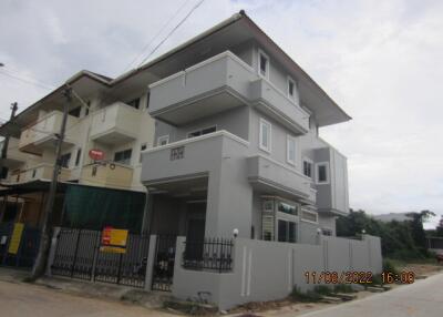 112 Sqm., 3 Beds, 3 Baths Townhouse listed for ฿ 3,355,000.