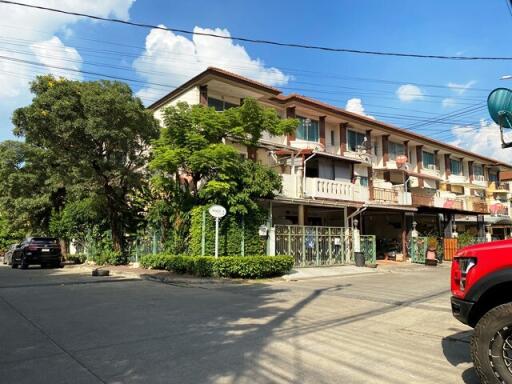 88 Sqm., 3 Beds, 2 Baths Townhouse listed for ฿ 3,255,000.