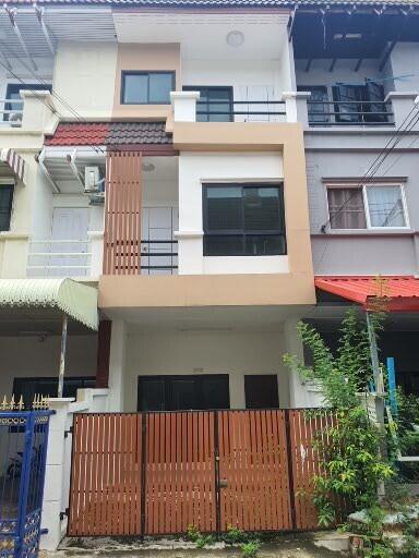 68 Sqm., 3 Beds, 2 Baths Townhouse listed for ฿ 3,255,000.