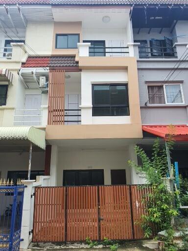 68 Sqm., 3 Beds, 2 Baths Townhouse listed for ฿ 3,255,000.