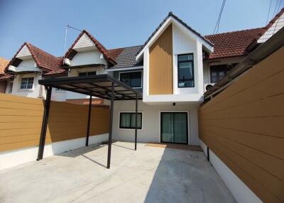 132 Sqm., 3 Beds, 2 Baths Townhouse listed for ฿ 2,700,000.