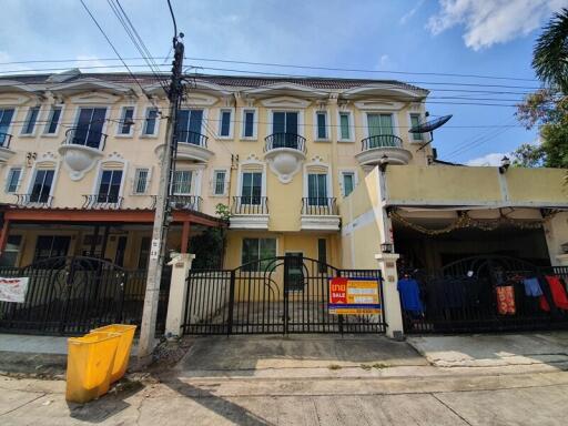 85 Sqm., 2 Beds, 3 Baths Townhouse listed for ฿ 2,760,000.