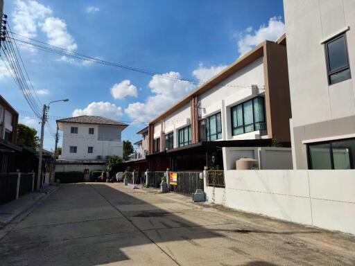 125 Sqm., 3 Beds, 2 Baths Townhouse listed for ฿ 2,850,000.