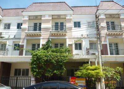 88 Sqm., 3 Beds, 2 Baths Townhouse listed for ฿ 2,850,000.