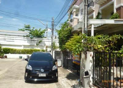 88 Sqm., 3 Beds, 2 Baths Townhouse listed for ฿ 2,850,000.