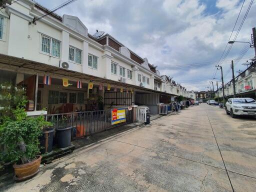 82 Sqm., 2 Beds, 1 Bath Townhouse listed for ฿ 2,850,000.
