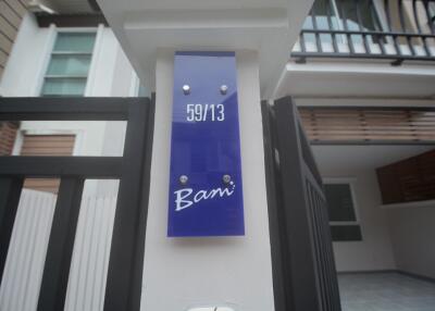 81 Sqm., 2 Beds, 1 Bath Townhouse listed for ฿ 2,850,000.