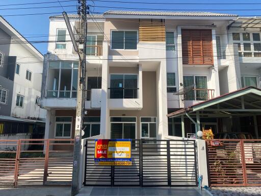 87 Sqm., 3 Beds, 2 Baths Townhouse listed for ฿ 3,150,000.