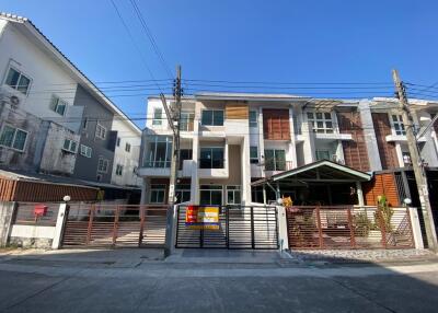 87 Sqm., 3 Beds, 2 Baths Townhouse listed for ฿ 3,150,000.