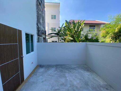 87 Sqm., 3 Beds, 2 Baths Townhouse listed for ฿ 3,150,000.