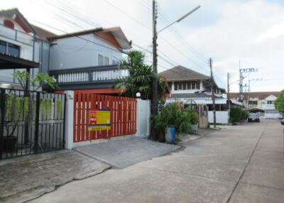 104 Sqm., 2 Beds, 2 Baths Townhouse listed for ฿ 3,150,000.