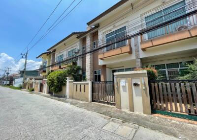 120 Sqm., 3 Beds, 2 Baths Townhouse listed for ฿ 2,450,000.