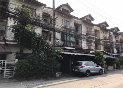 98 Sqm., 3 Beds, 2 Baths Townhouse listed for ฿ 2,755,000.