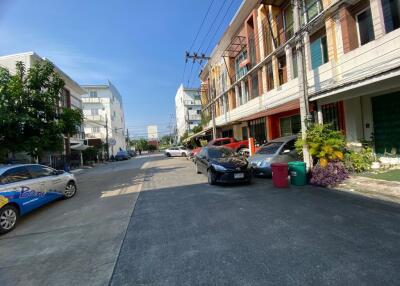 103 Sqm., 2 Beds, 1 Bath Townhouse listed for ฿ 2,755,000.