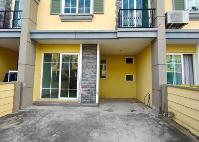 79 Sqm., 4 Beds, 2 Baths Townhouse listed for ฿ 2,755,000.