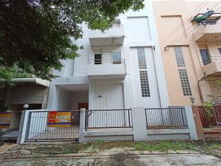 83 Sqm., 3 Beds, 2 Baths Townhouse listed for ฿ 3,045,000.