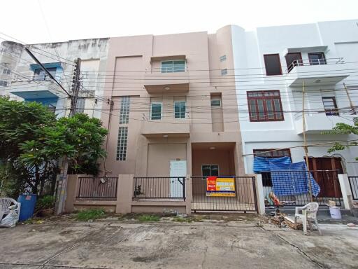 83 Sqm., 3 Beds, 2 Baths Townhouse listed for ฿ 3,045,000.