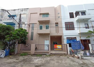 83 Sqm., 3 Beds, 2 Baths Townhouse listed for ฿ 3,045,000.