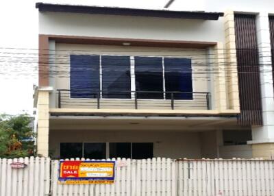 132 Sqm., 3 Beds, 2 Baths Townhouse listed for ฿ 2,755,000.