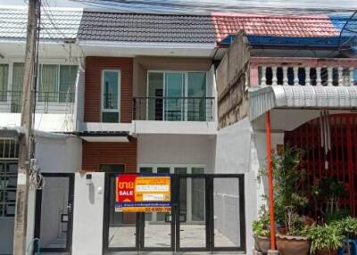 104 Sqm., 2 Beds, 2 Baths Townhouse listed for ฿ 2,755,000.