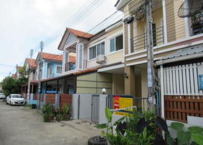 84 Sqm., 3 Beds, 2 Baths Townhouse listed for ฿ 2,755,000.