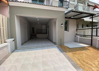 140 Sqm., 3 Beds, 3 Baths Townhouse listed for ฿ 2,690,000.