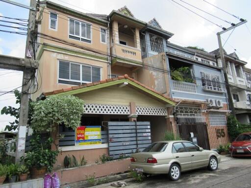 122 Sqm., 6 Beds, 3 Baths Townhouse listed for ฿ 2,940,000.