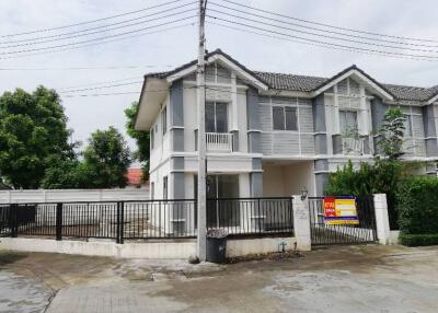 139 Sqm., 3 Beds, 2 Baths Townhouse listed for ฿ 2,940,000.