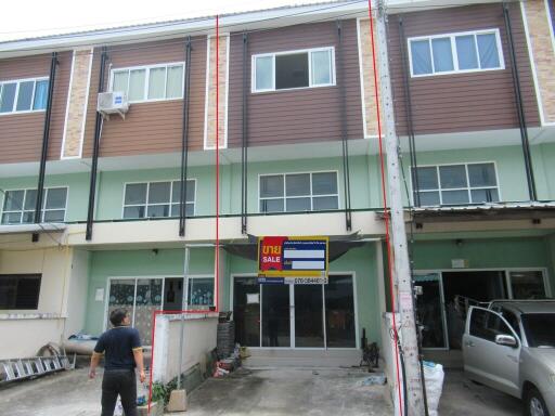 102 Sqm., 2 Beds, 1 Bath Townhouse listed for ฿ 2,940,000.
