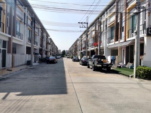 77 Sqm., 2 Beds, 1 Bath Townhouse listed for ฿ 2,940,000.