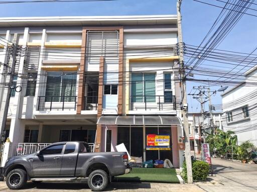 77 Sqm., 2 Beds, 1 Bath Townhouse listed for ฿ 2,940,000.