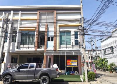 77 Sqm., 2 Beds, 1 Bath Townhouse listed for ฿ 2,940,000.